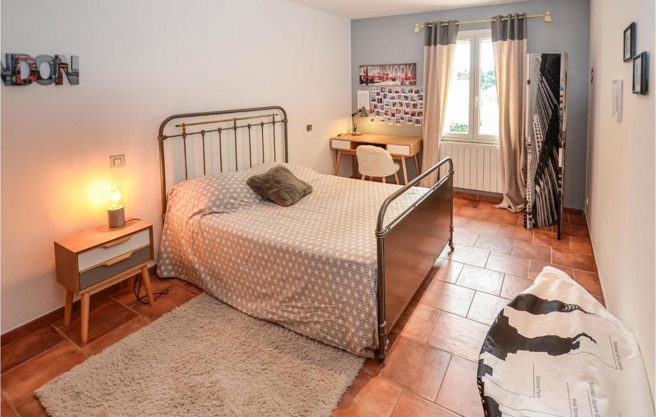 3 Bedroom Awesome Home In Chateuneuf De Gadagne Châteauneuf-de-Gadagne Exteriör bild