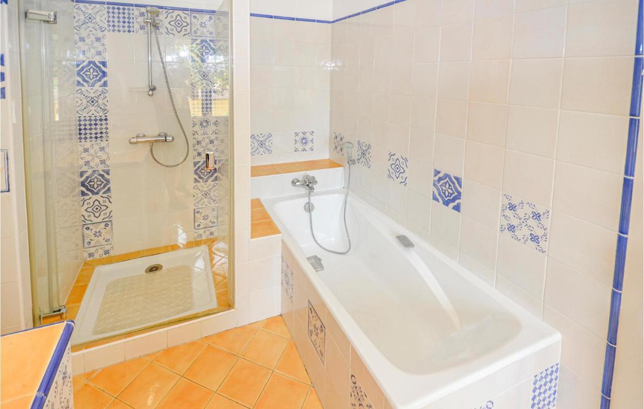 3 Bedroom Awesome Home In Chateuneuf De Gadagne Châteauneuf-de-Gadagne Exteriör bild