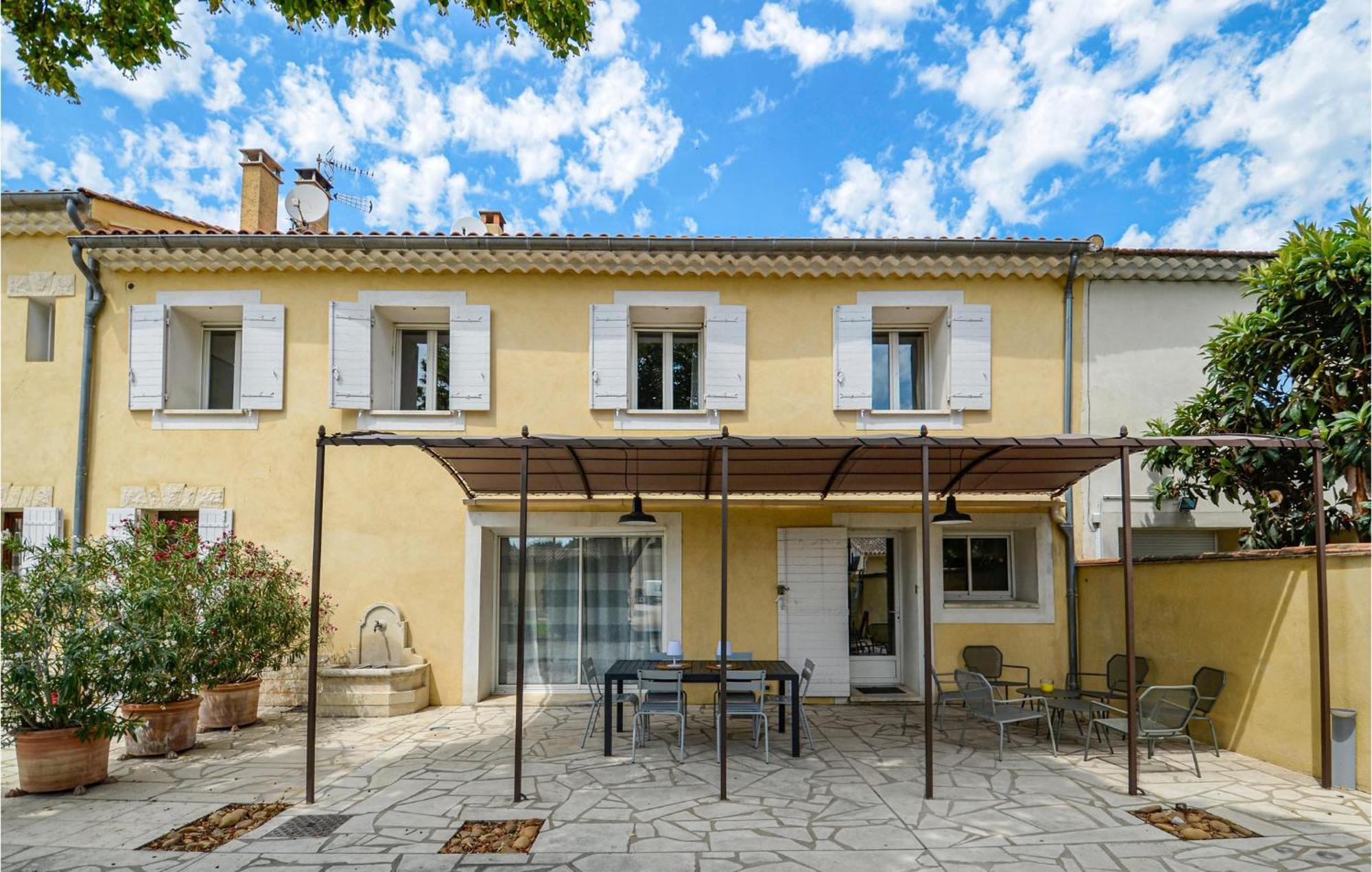 3 Bedroom Awesome Home In Chateuneuf De Gadagne Châteauneuf-de-Gadagne Exteriör bild